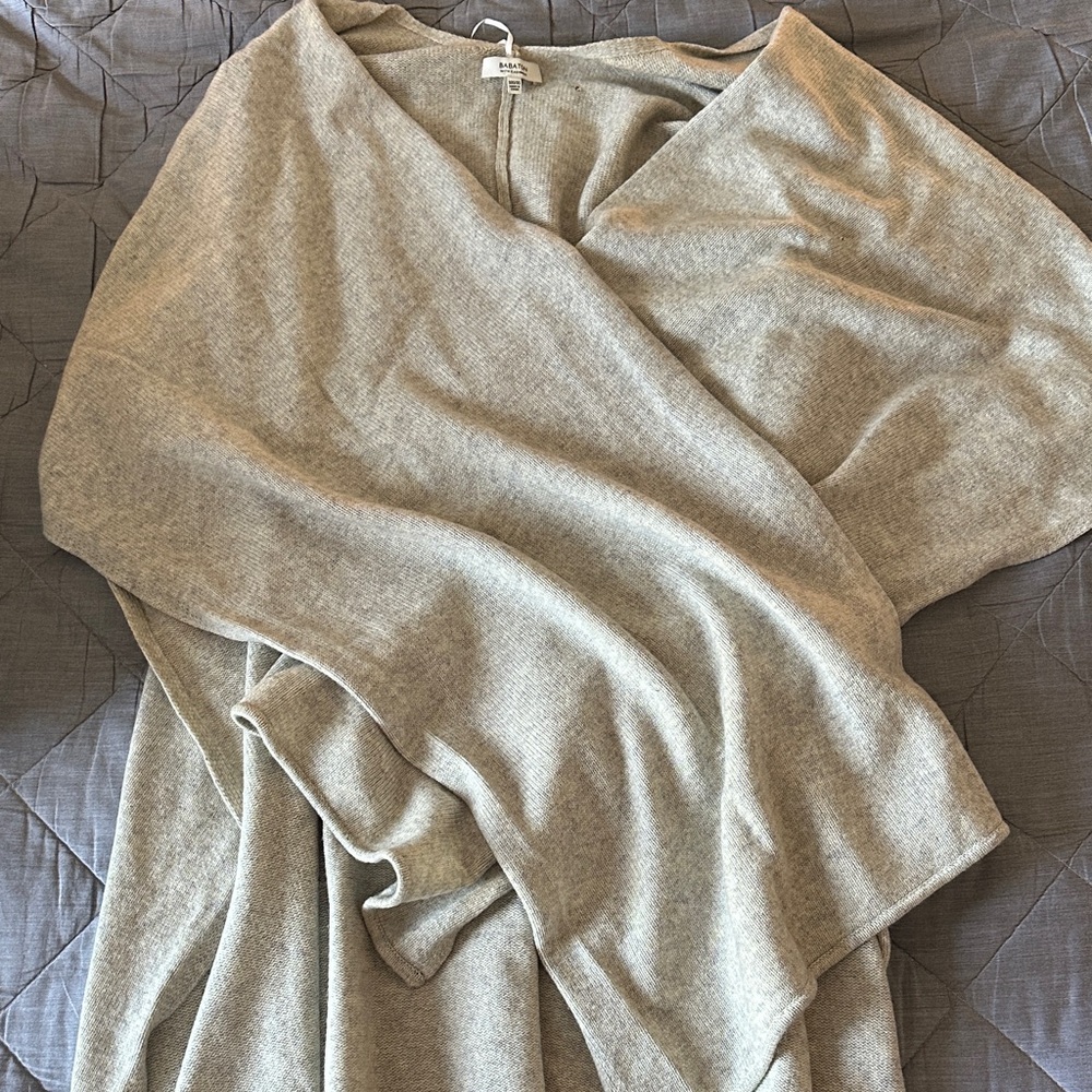 Aritzia - Babaton Light Gray V-Neck Sweater